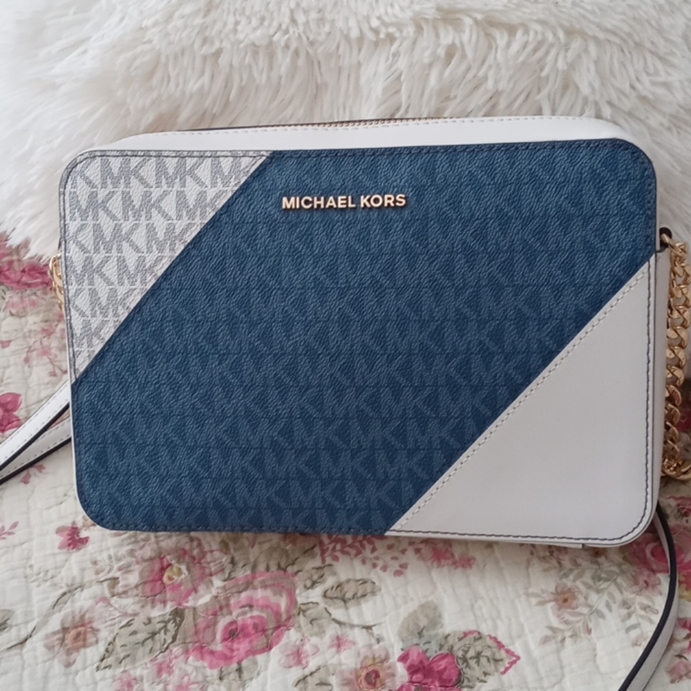Micheal Kors crossbody